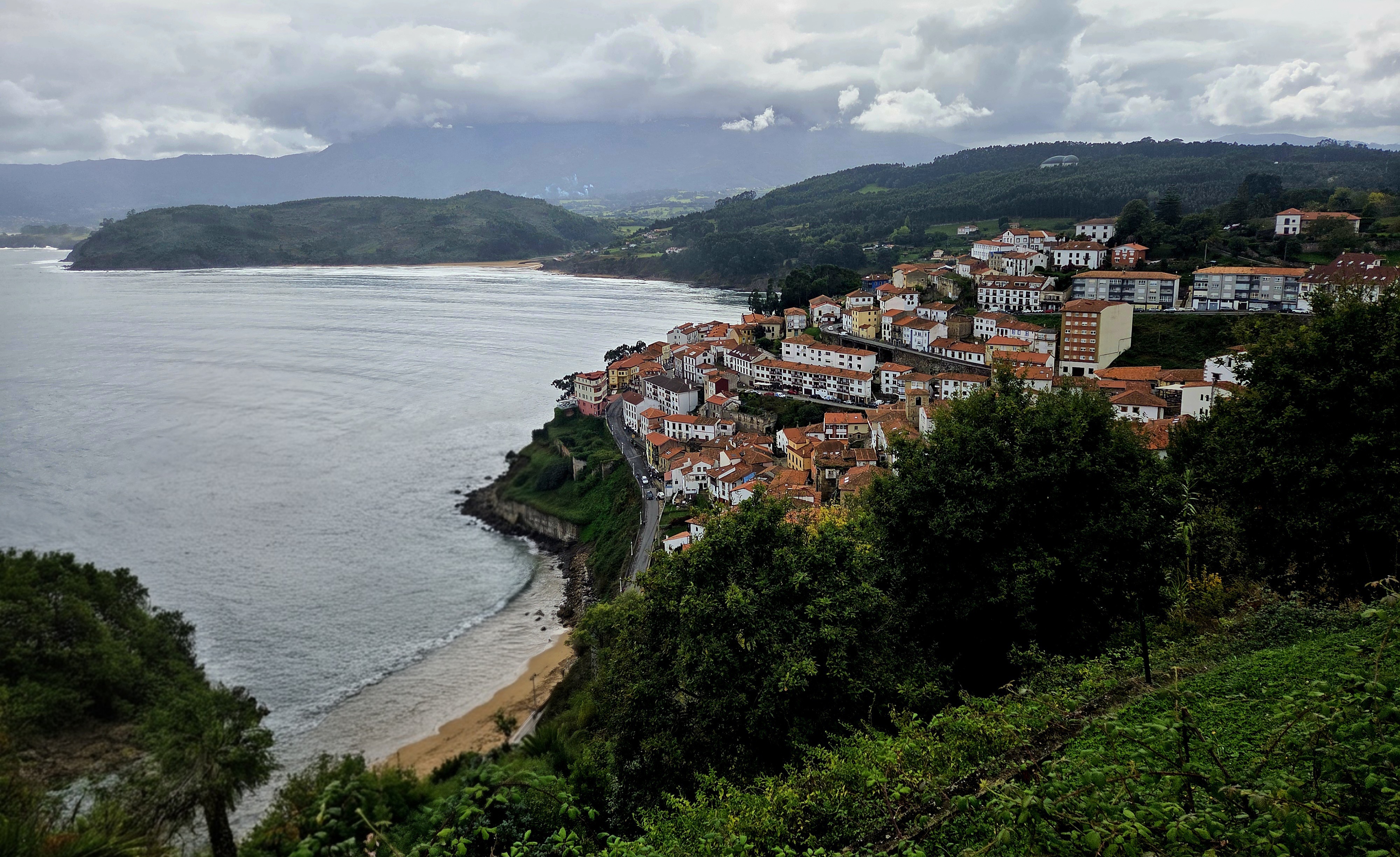 Circular desde Cangas de Onís: Costa oriental asturiana y Sierra del Sueve