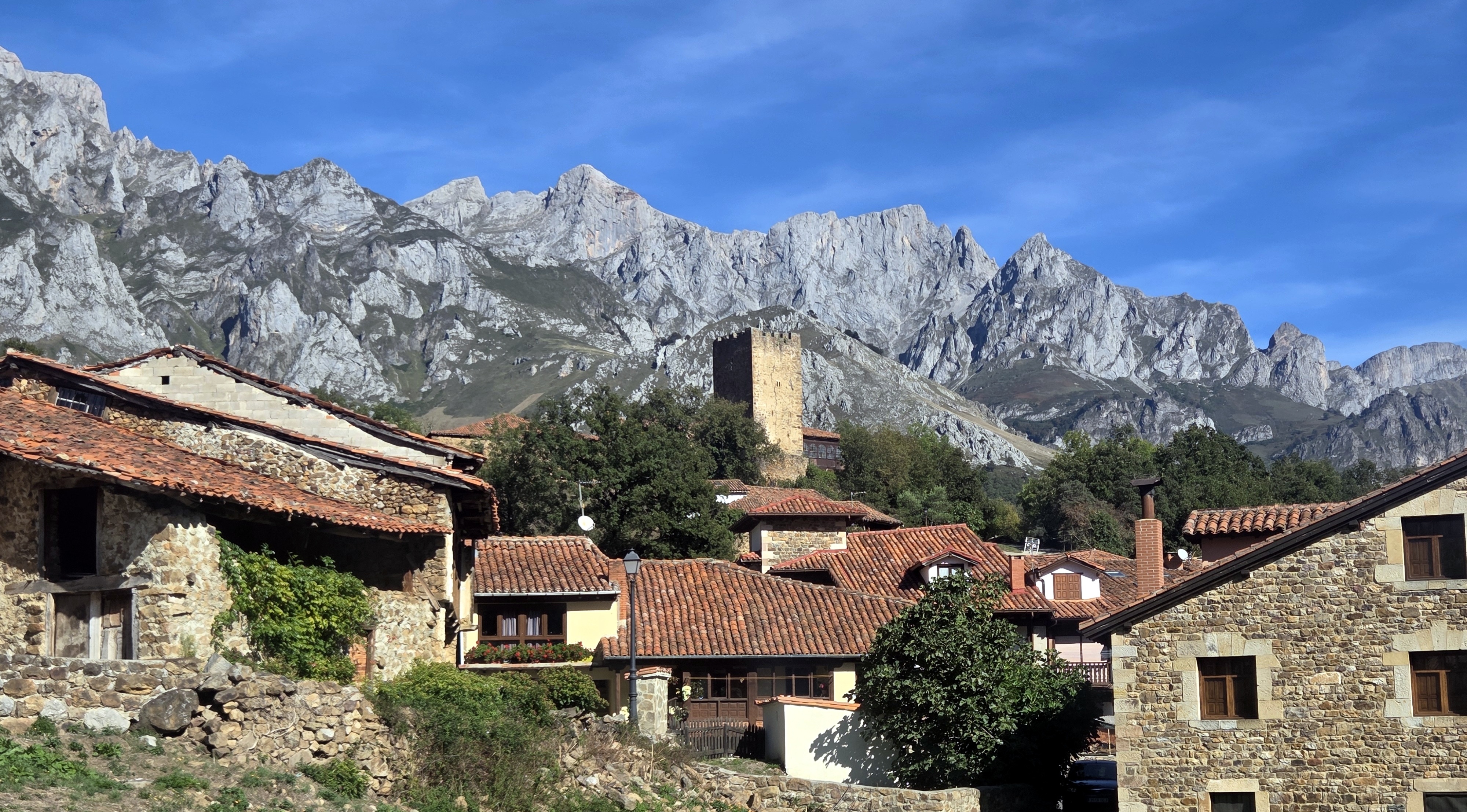 Fuente Dé - Santillana del Mar: Picos de Europa oriental